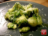 Piatto di orecchiette con le cime di rapa e pecorino grattugiato